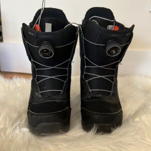 Burton Womens Mint Boa Snowboard Boot Sz. 7 USED